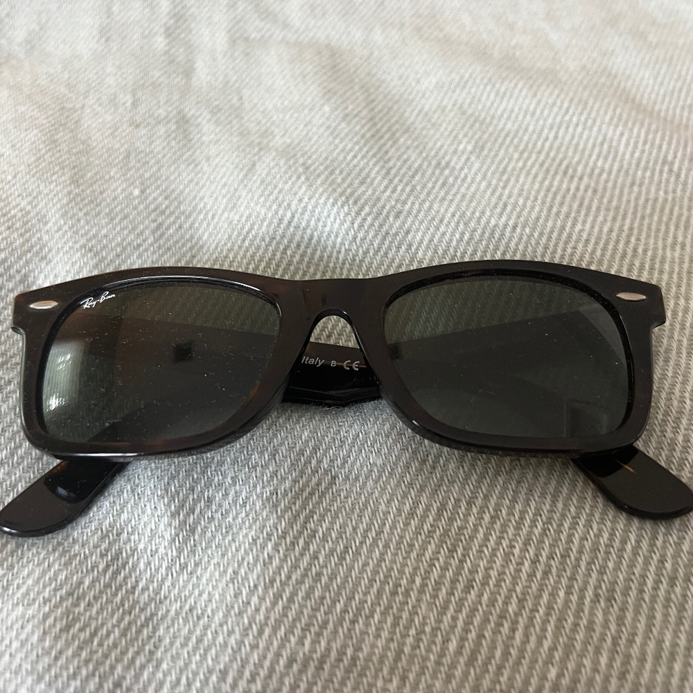 Tortoise Rayban Wayfarers